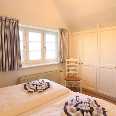 Apartman Christine - *